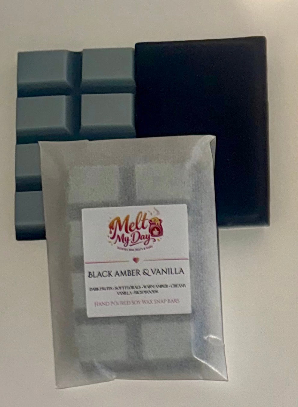 Black Amber & Vanilla snap bar