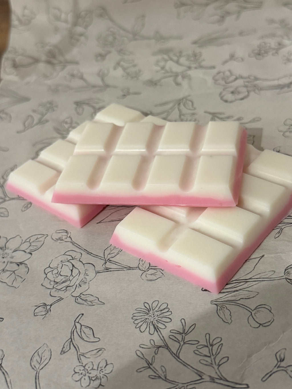 Raspberry and sandalwood snap bar