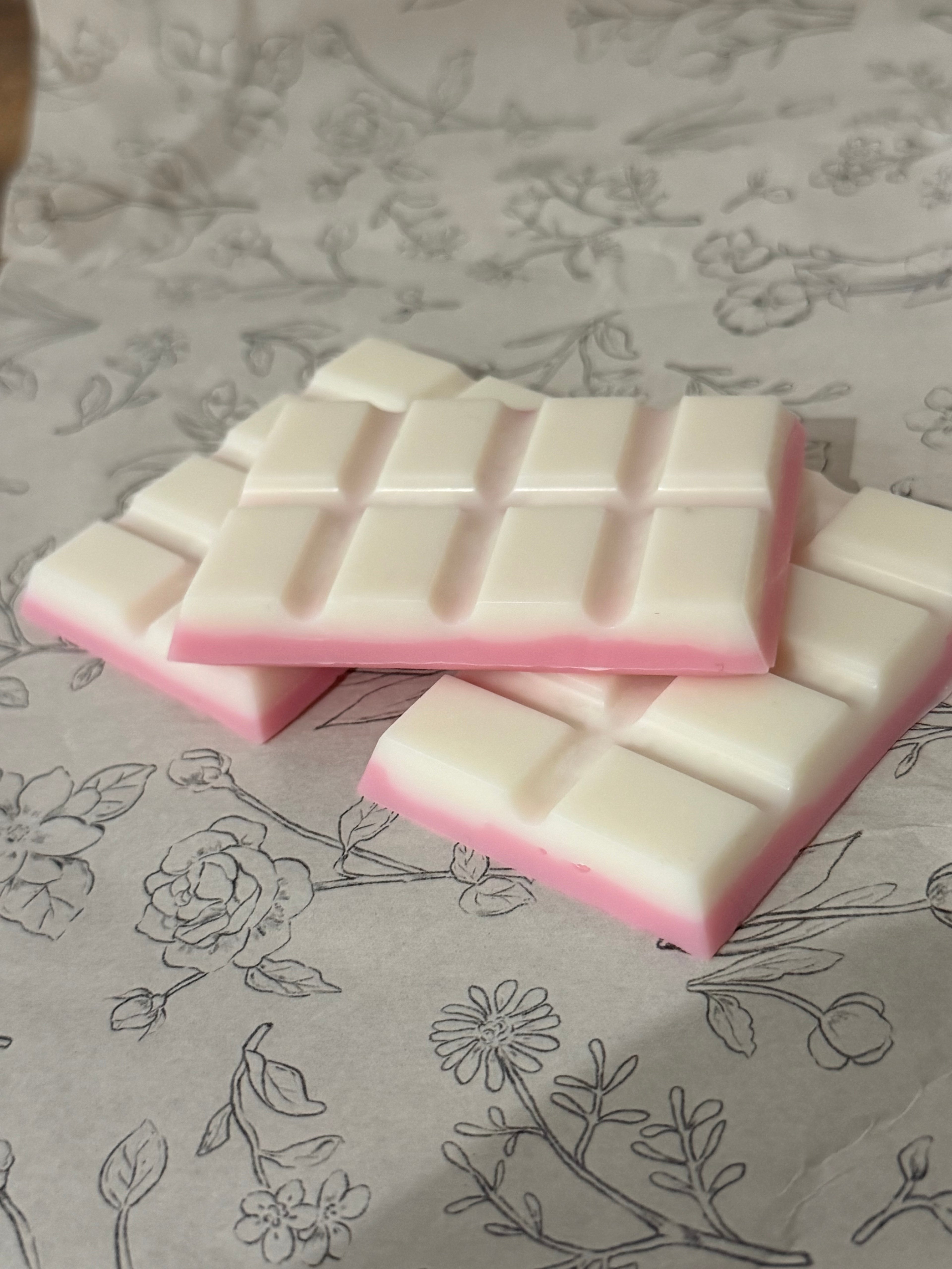 Raspberry and sandalwood snap bar