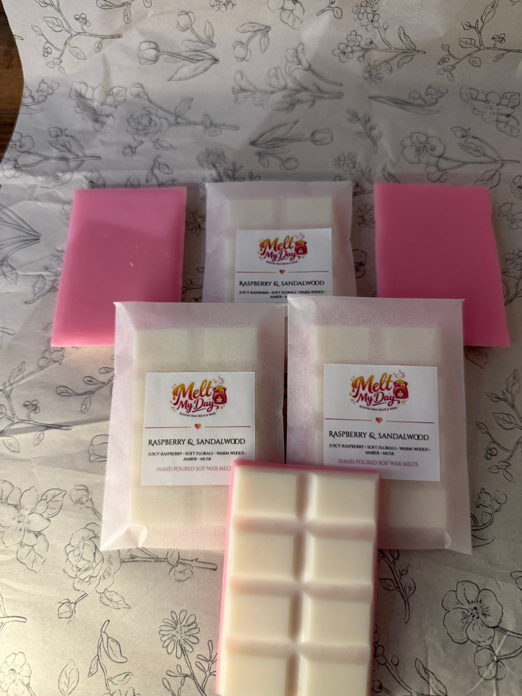 Raspberry and sandalwood snap bar